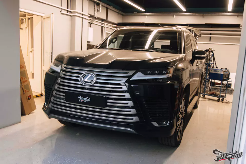 Разработали и изготовили кронштейн для запасного колеса Lexus LX500